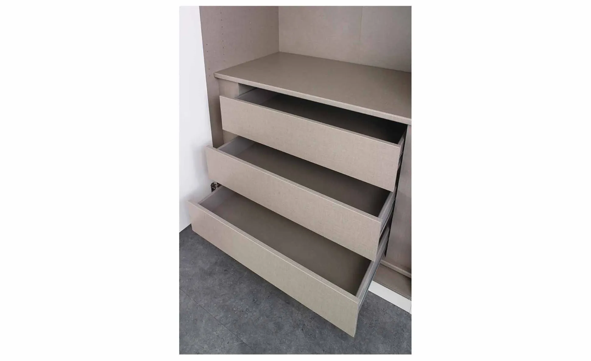 Drehtürenschrank Mirage