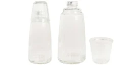 Flasche mit Trinkglas